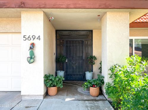 5694 Camino De La Noche, Tucson AZ  85718-4421 exterior