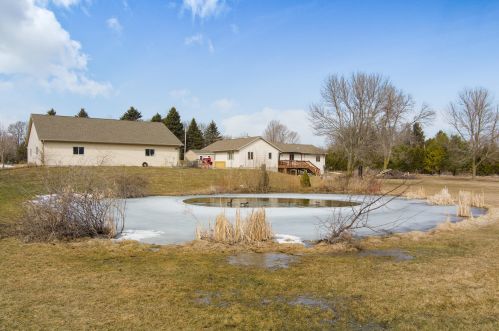 3301 Wagon Wheel Rd, Manitowoc WI 54220-8713 exterior