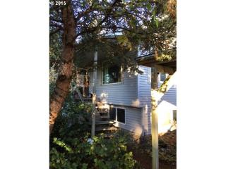 7317 Harmony Dr, Portland, OR 97222-1182