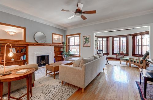 6648 Newgard Ave, Chicago, IL 60626-4712