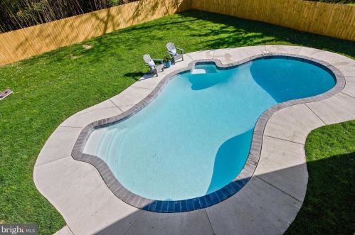 6705 Buttermere Ln, Bethesda MD  20817-1528 exterior