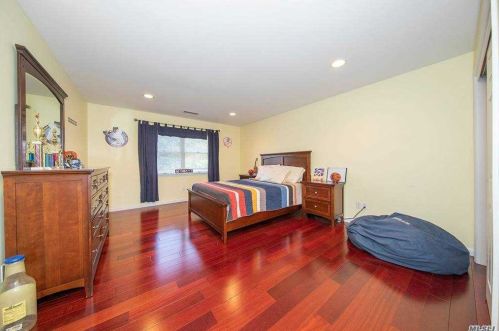 15 Aly Pond Ct, Huntington Station NY 11746-5875 exterior