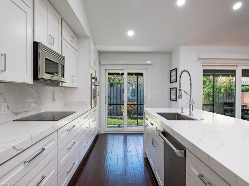 748 Reef Pt Cir, Naples FL 34108-8775 exterior