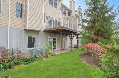 5 Cicely Ct, Sparta NJ  07871-8604 exterior