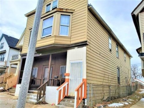 2483 6th St, Milwaukee WI  53212-2705 exterior