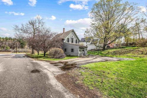 68 Winter St, Tilton, NH 03276-5409