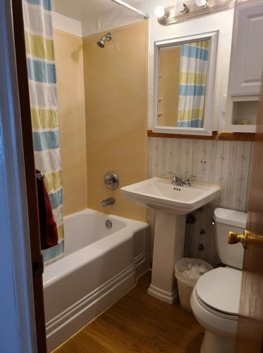 2142 Rosemont Ave, Chicago IL 60659-2158 exterior