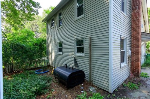 105 Cottage St, Killingly CT 06239-3026 exterior