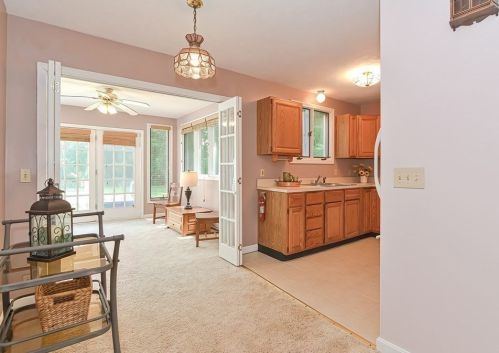 69 Lincoln Rd, Sutton MA 01590-3715 exterior