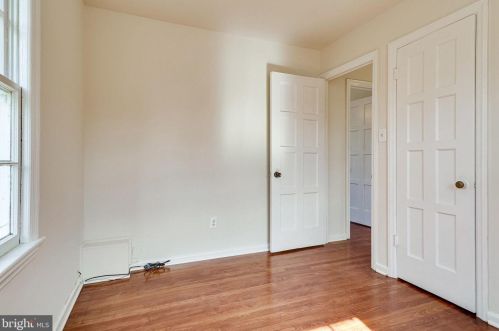 2701 Farmington Dr, Alexandria VA 22303-1315 exterior