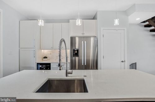 2011 Brown St, Philadelphia PA 19123-2256 exterior