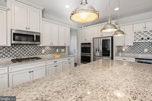 23073 Creighton Farms Dr, Leesburg VA 20175-6491 exterior