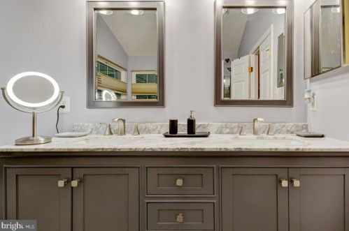 3405 Governors Crest Ct, Alexandria VA  22310-2337 exterior