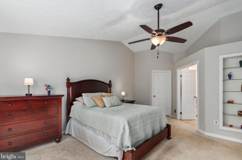 1426 Cellar Crk Way, Herndon VA 20170-2805 exterior