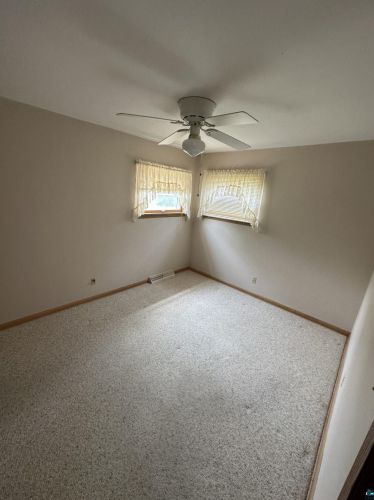 2702 Harvey St, Duluth MN 55811-2806 exterior