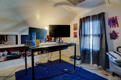 47 Fayette St, Edison NJ  08817-4317 exterior