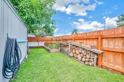 211 Kestor Dr, Fort Pierce FL 34953-5426 exterior