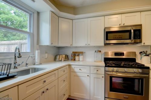 1566 Lawrence St, Rahway, NJ 07065-5145