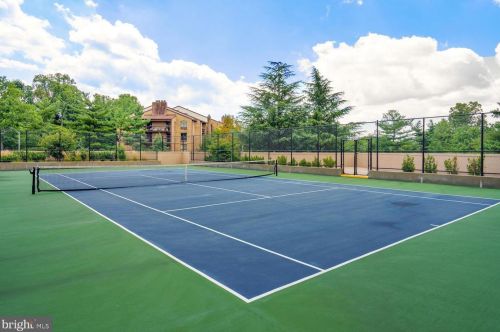 5800 Nicholson Ln, Rockville MD  20852-2988 exterior