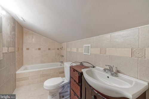 15 Pne St, Camden NJ 08103-3353 exterior