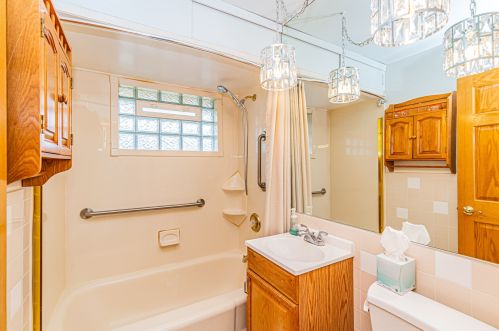 2840 10 Ave, Broadview IL 60153-1926 exterior