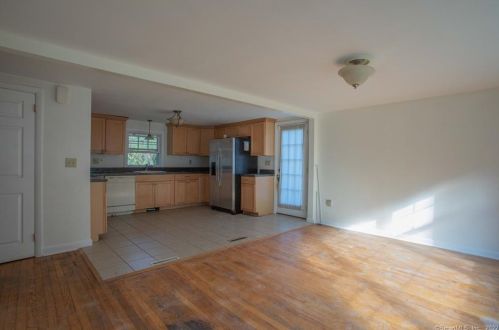 12 Linda Ave, Uncasville CT 06382-1723 exterior