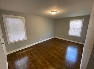 8535 Bennett Ave, Chicago IL  60617-2256 exterior