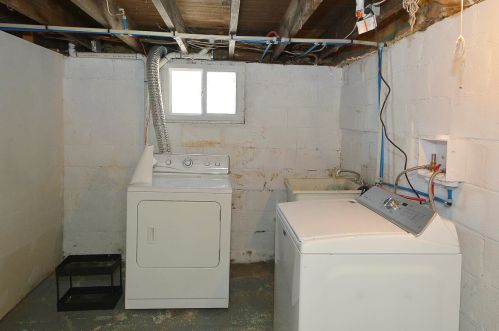 2103 Miles Ave, Kalamazoo MI  49001-5132 exterior