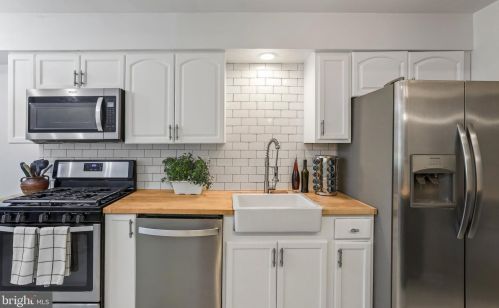 50 Danielle Ct, Trenton NJ  08648-1451 exterior