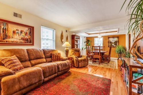 502 Main St, Pittsburgh PA 15220-5102 exterior