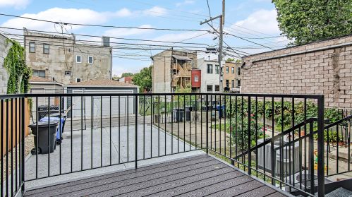 3358 Calumet Ave, Chicago IL 60616-1407 exterior