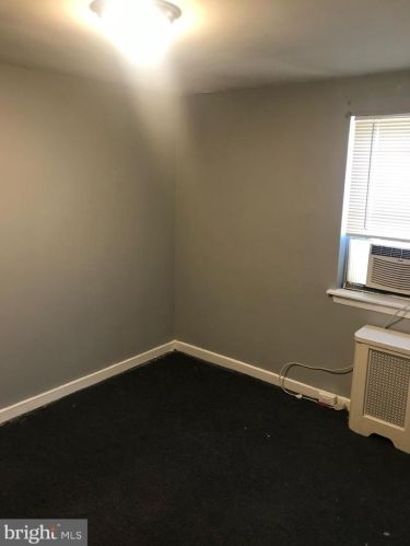 251 Grand Ave, Camden NJ 08105-2151 exterior