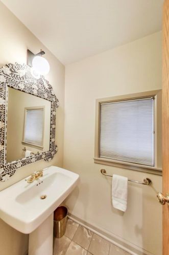 1133 Schubert Ave, Chicago IL 60614-1507 exterior