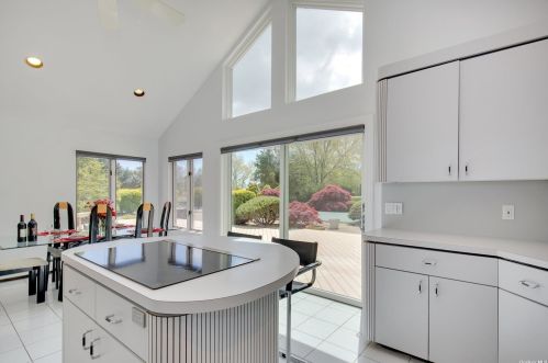 31 Lucille Ln, Huntington Station NY 11746-5810 exterior