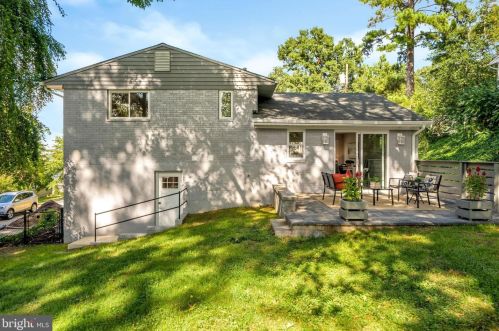 2809 James Dr, Alexandria VA  22303-1338 exterior