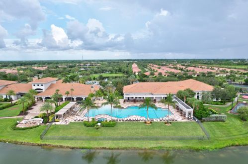 9800 Nuova Way, Fort Pierce FL 34986-2825 exterior