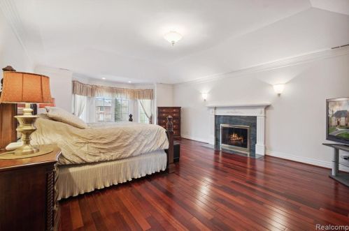 2511 Golf Crst Dr, Rochester MI 48309-4063 exterior