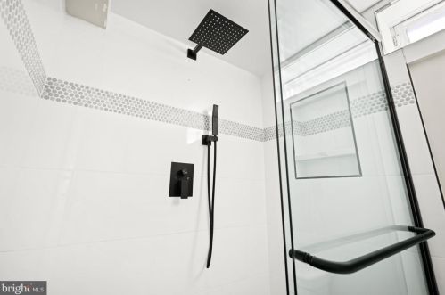 6106 Kings Hwy, Alexandria VA 22303-2416 exterior