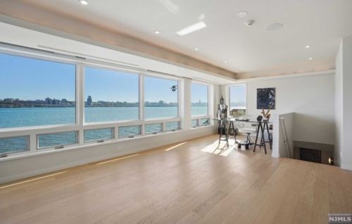 23 Shr Rd, Edgewater NJ 07020-1519 exterior