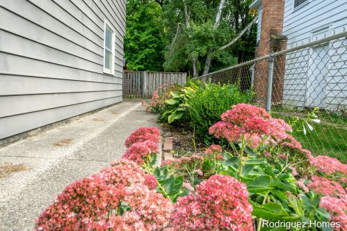 3214 Brookshire Dr, Grand Rapids MI 49508-2445 exterior