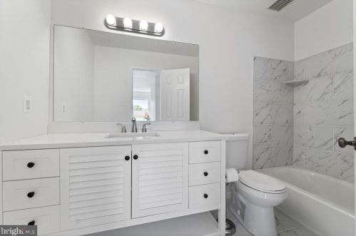 5307 Gln Grn Ct, Alexandria VA 22315-4230 exterior