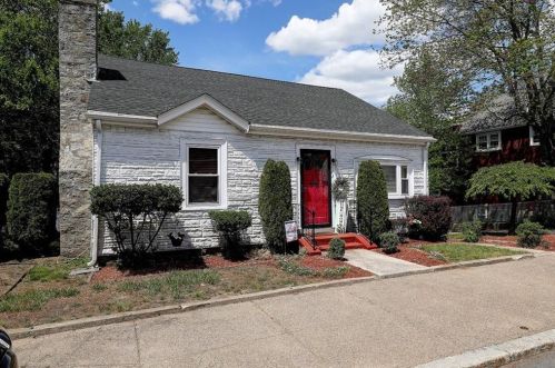 123 Newland Ave, Woonsocket, RI 02895-4834