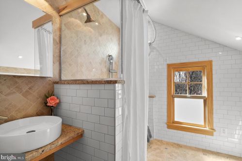 7105 Carroll Ave, Silver Spring MD 20912-4637 exterior