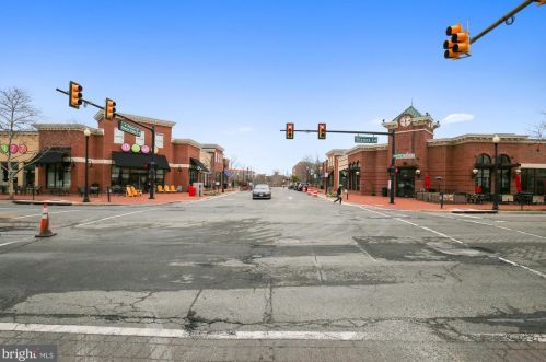 5823 Monticello Rd, Alexandria VA 22303-1302 exterior