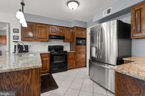 2 Granby Ct, Rockville MD 20855-1406 exterior