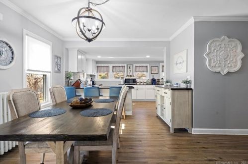 304 Autumn St, Manchester CT  06040-5556 exterior