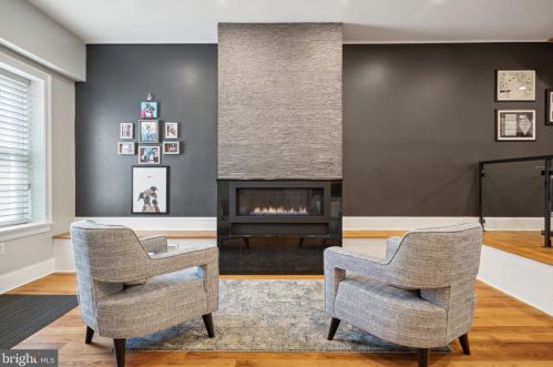 128 Bainbridge St, Philadelphia PA  19147-2402 exterior