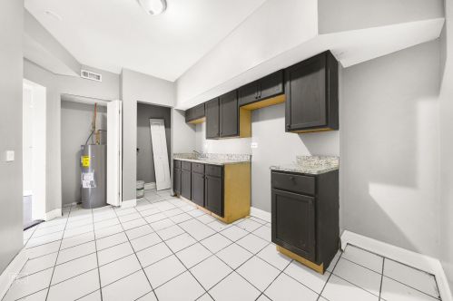 6559 Eberhart Ave, Chicago IL 60637-3205 exterior