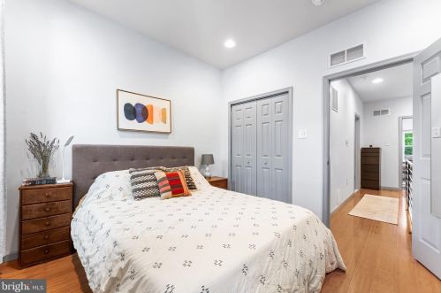 2238 Gerritt St, Philadelphia PA 19147-5821 exterior