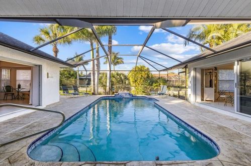 428 Sharwood Dr, Naples FL 34110-5726 exterior